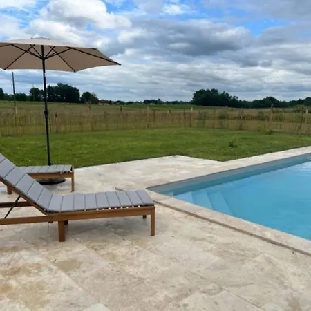 Charmante Petite Maison Avec Piscine Monguilhem