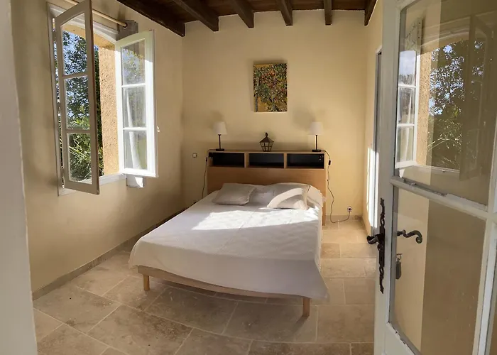 Charmante Petite Maison Avec Piscine Hébergement de vacances *